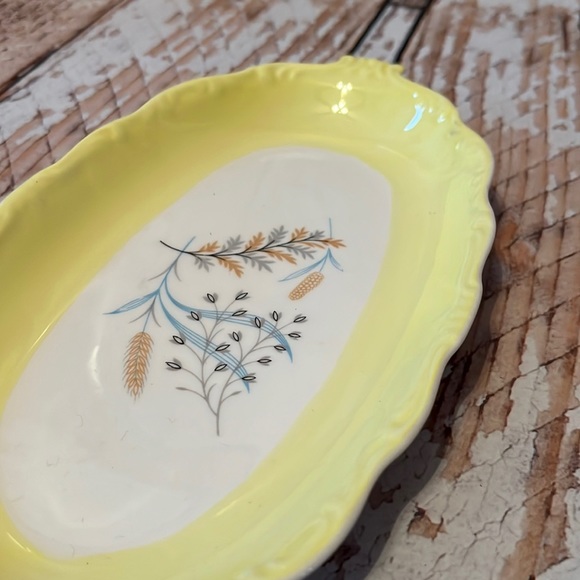 Queen Anne’s Fine Bone China Glass Dish - Picture 3 of 6